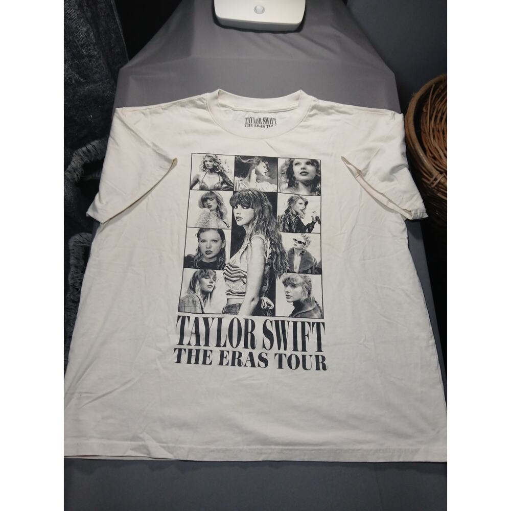 Taylor Swift Eras Tour T Shirt Men's Size XL